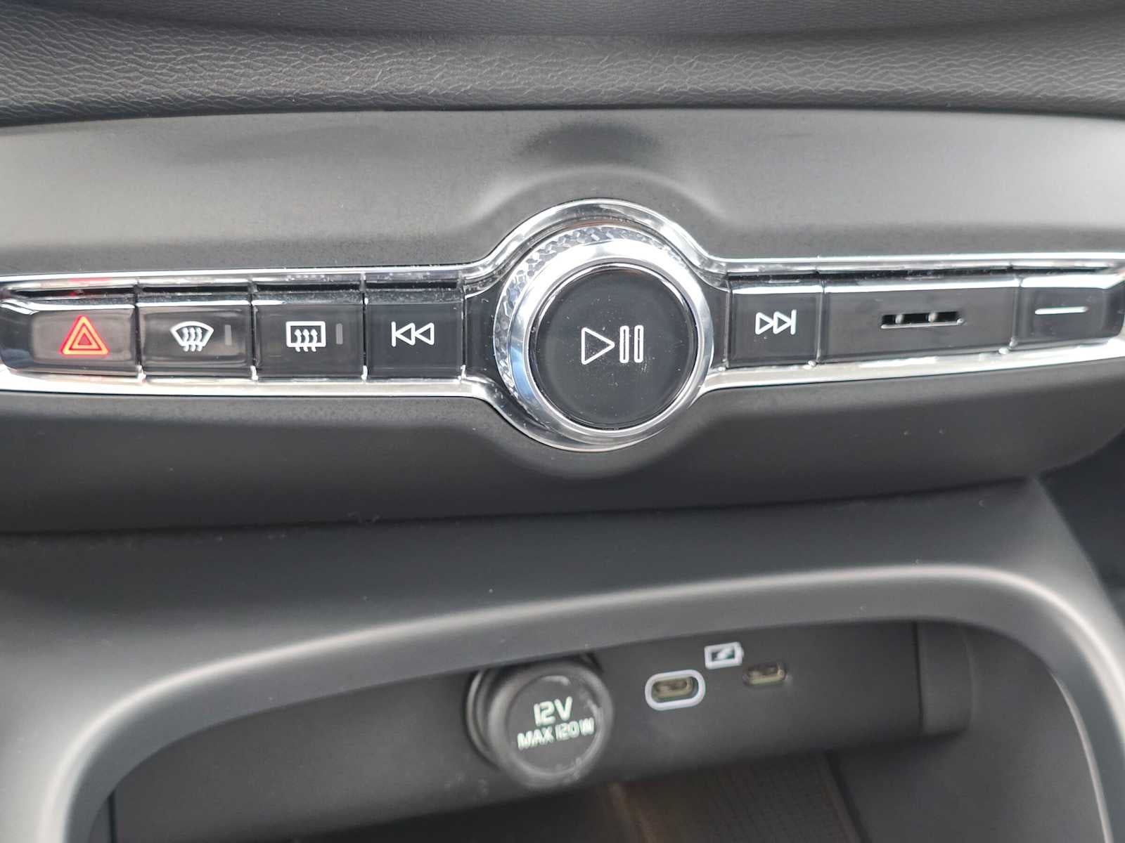 2026 Volvo XC40 Plus