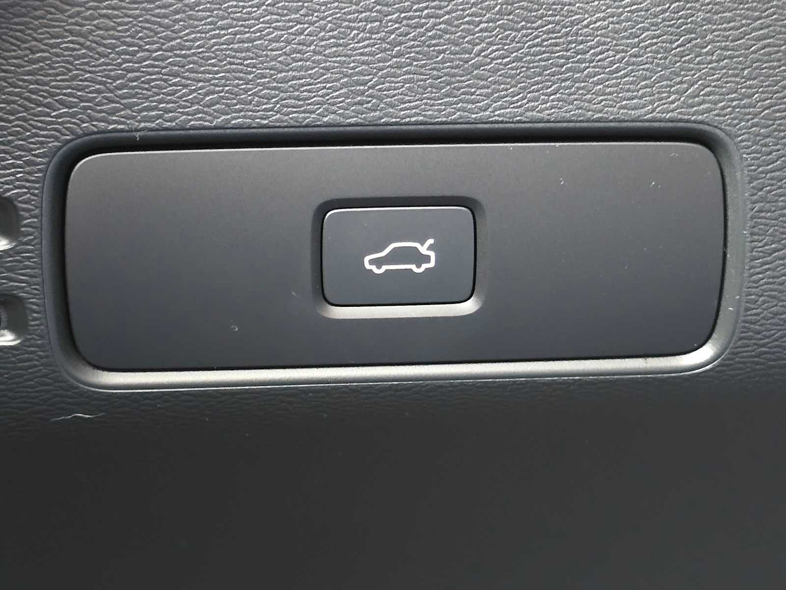 2026 Volvo XC40 Plus