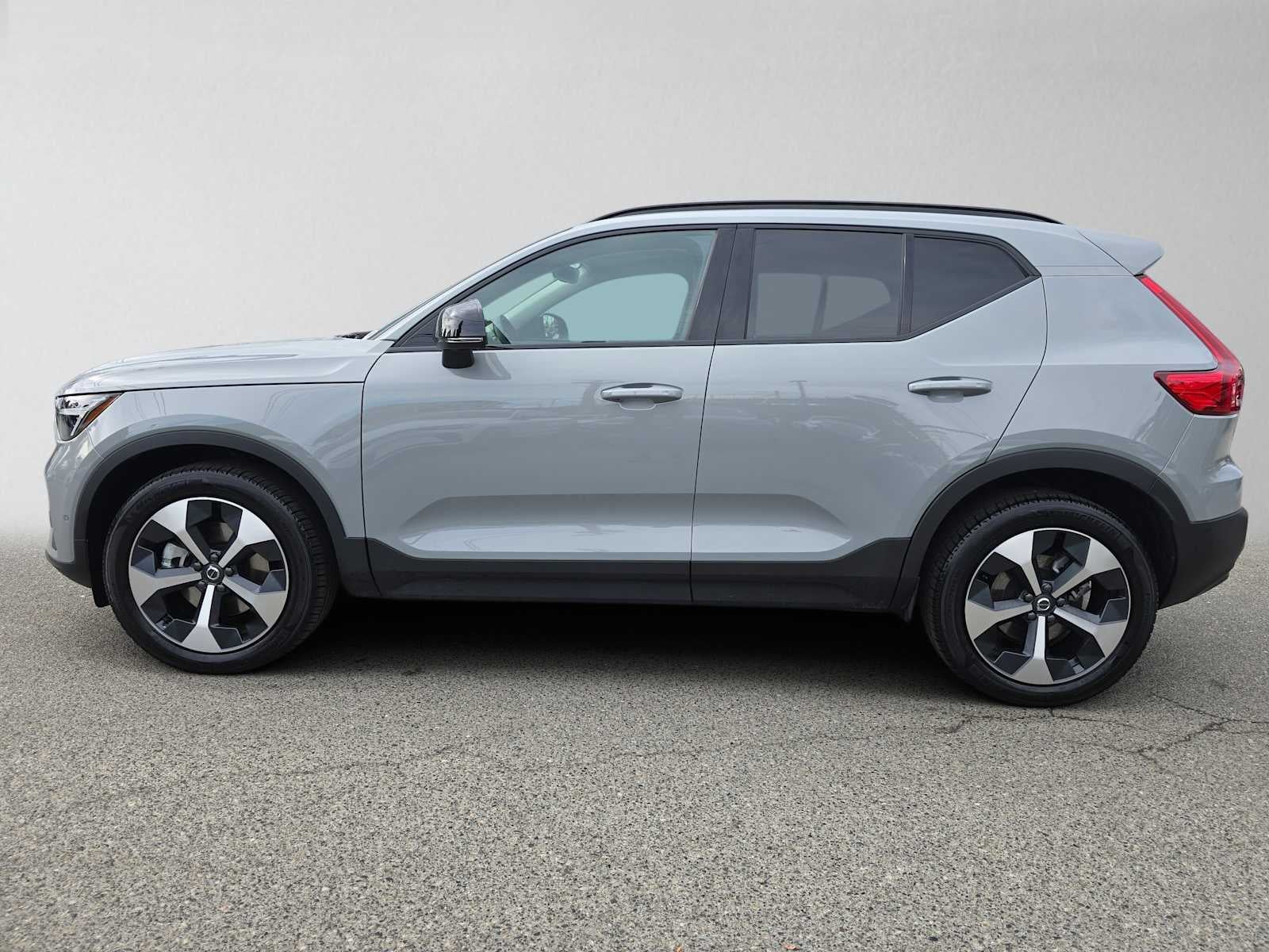 2026 Volvo XC40 Plus
