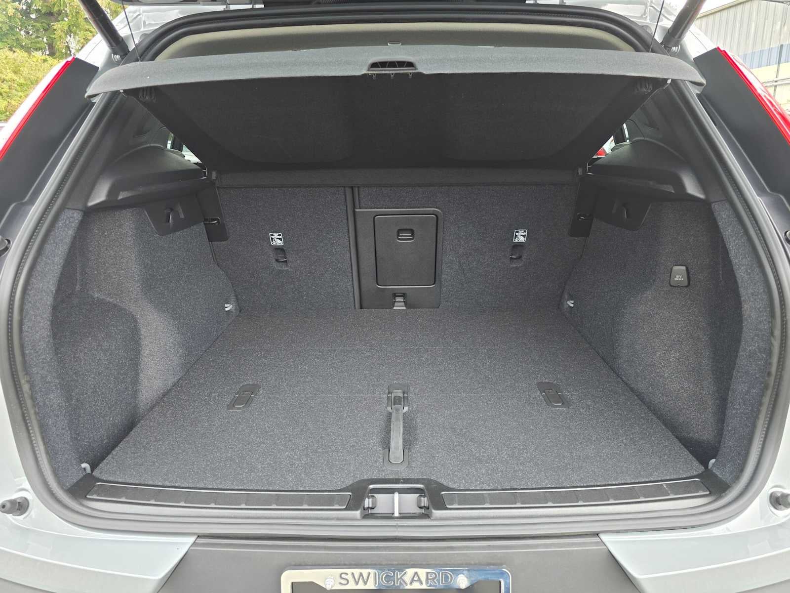 2026 Volvo XC40 Plus