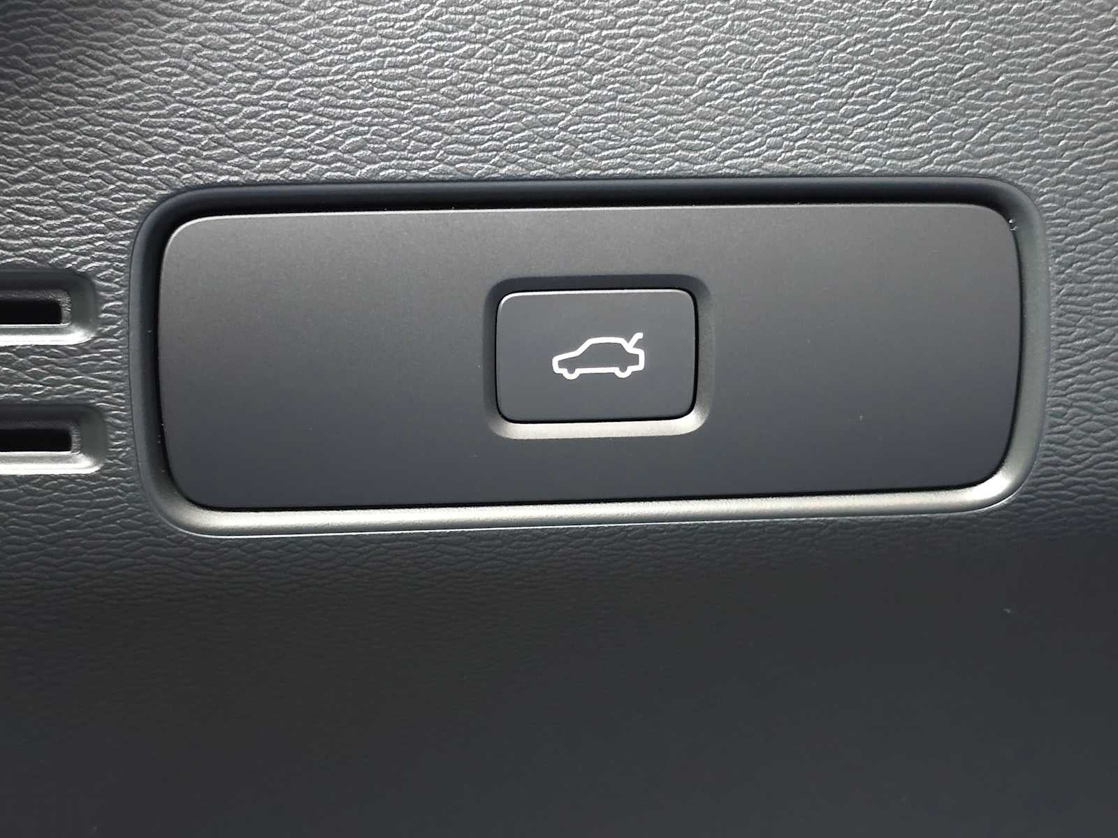 2026 Volvo XC40 Plus