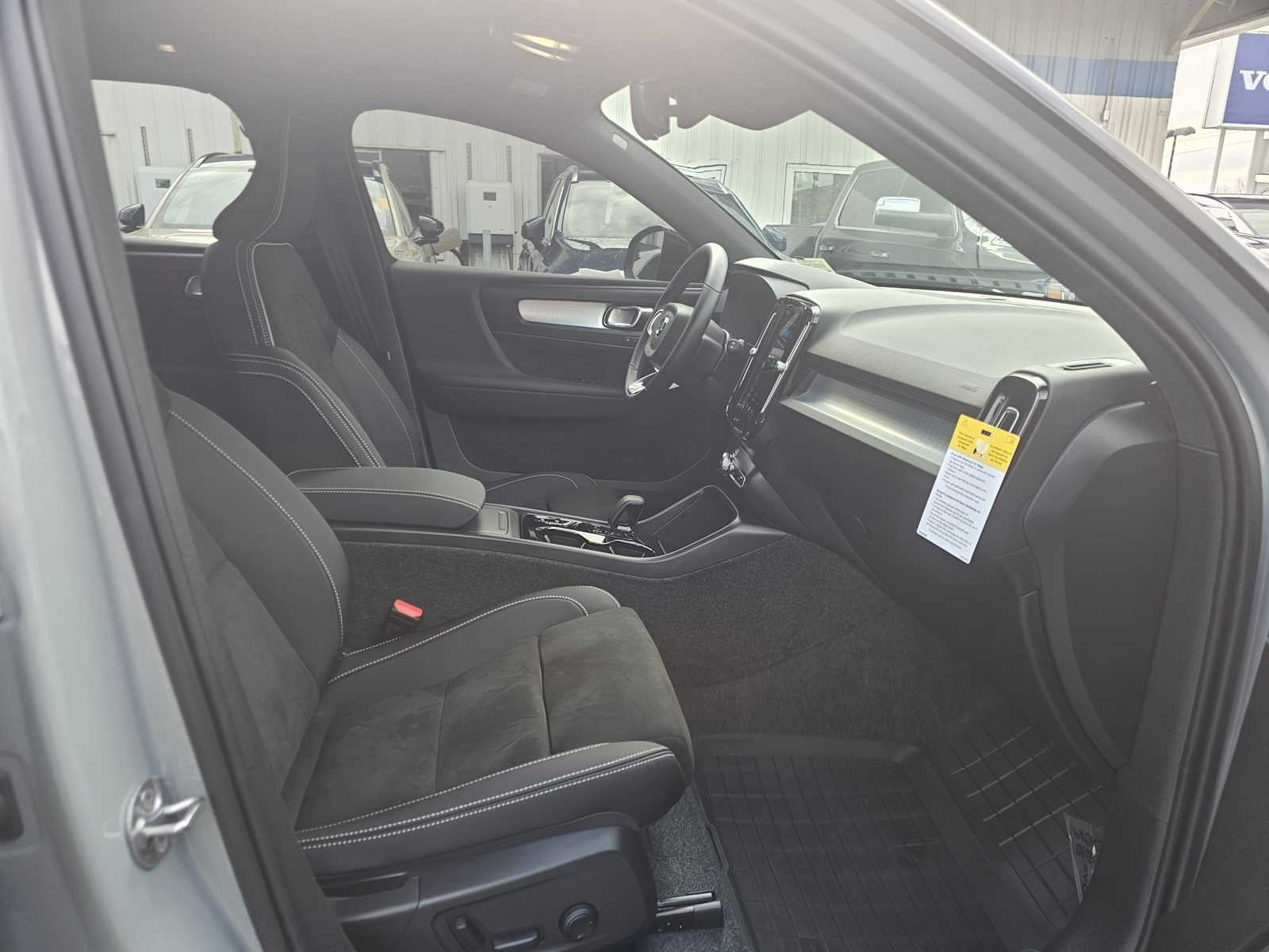 2026 Volvo XC40 Ultra Black Edition