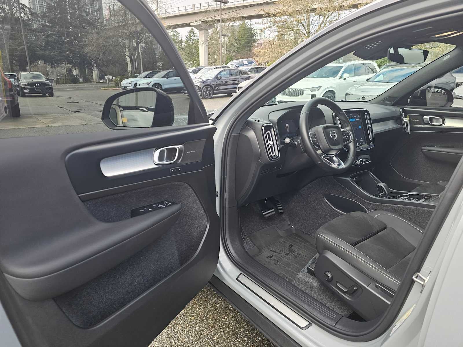 2026 Volvo XC40 Ultra Black Edition