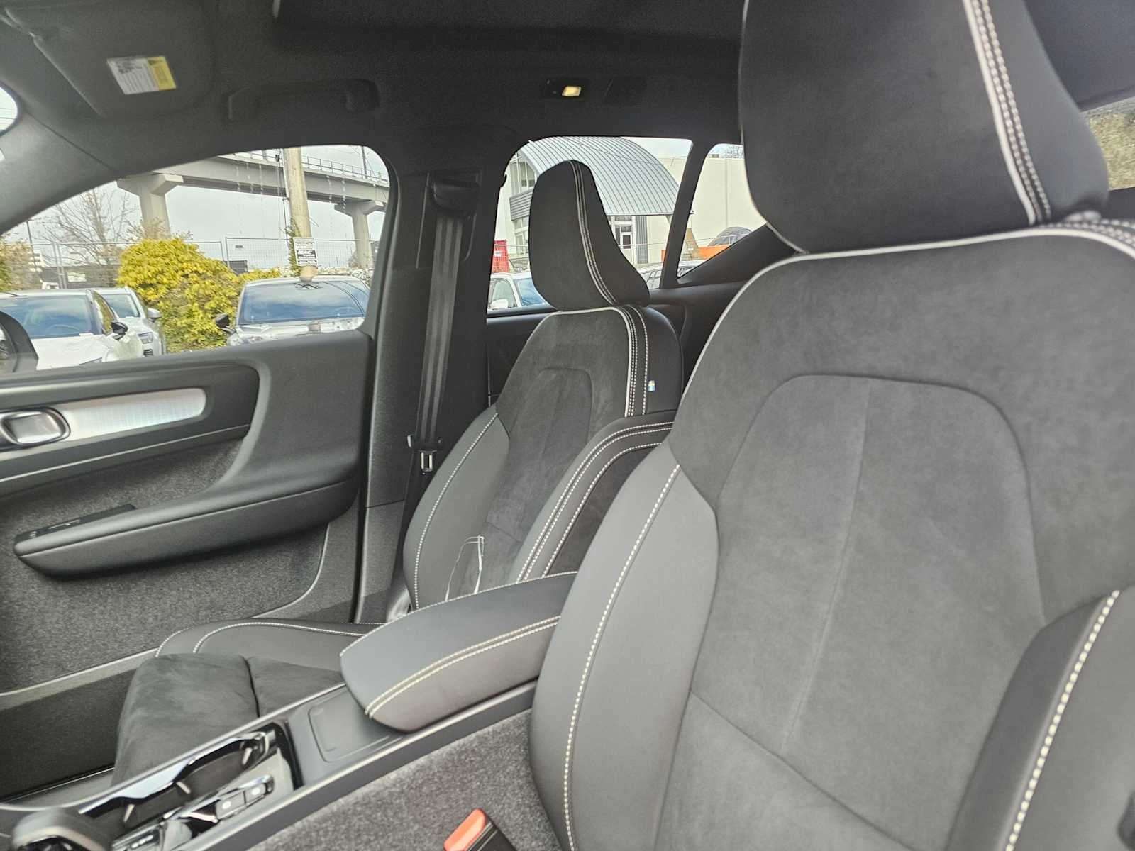 2026 Volvo XC40 Ultra Black Edition