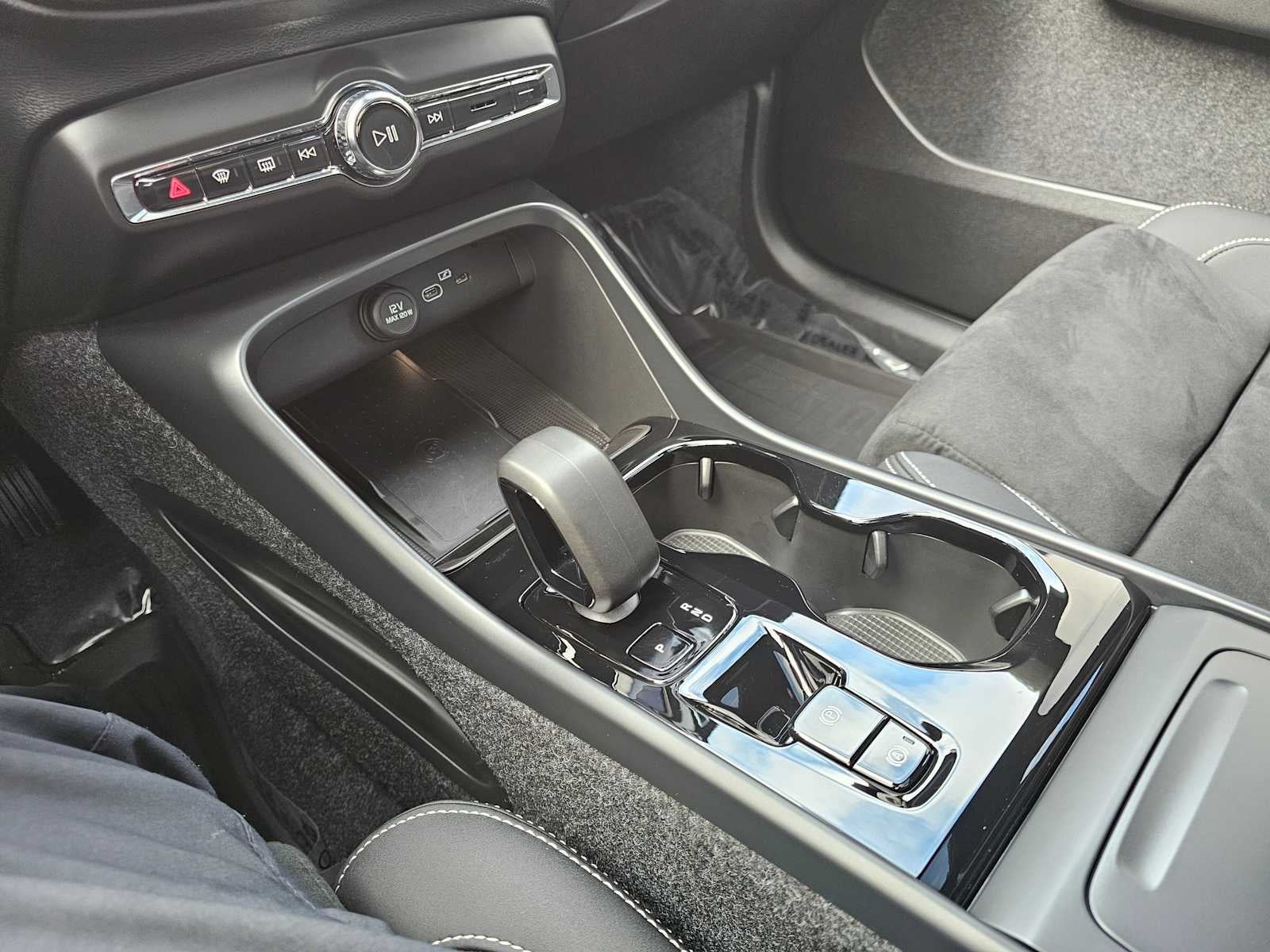 2026 Volvo XC40 Ultra Black Edition