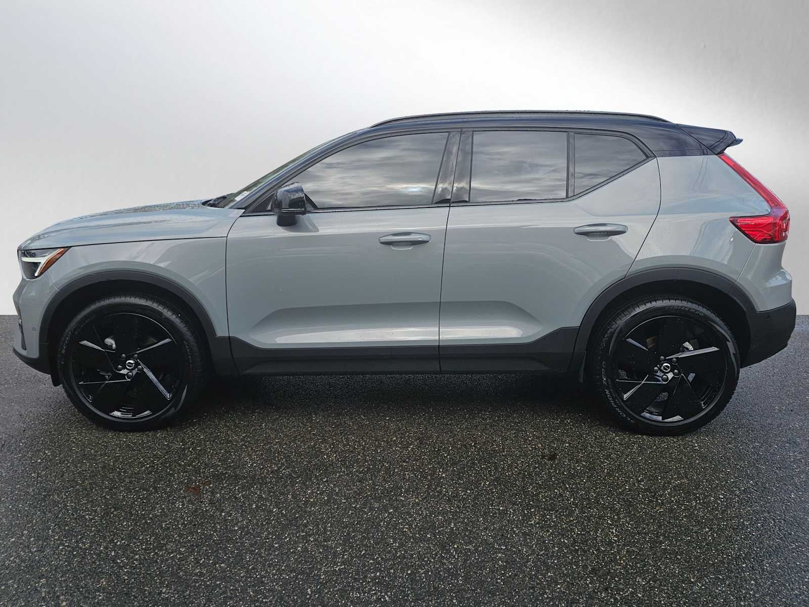 2026 Volvo XC40 Ultra Black Edition