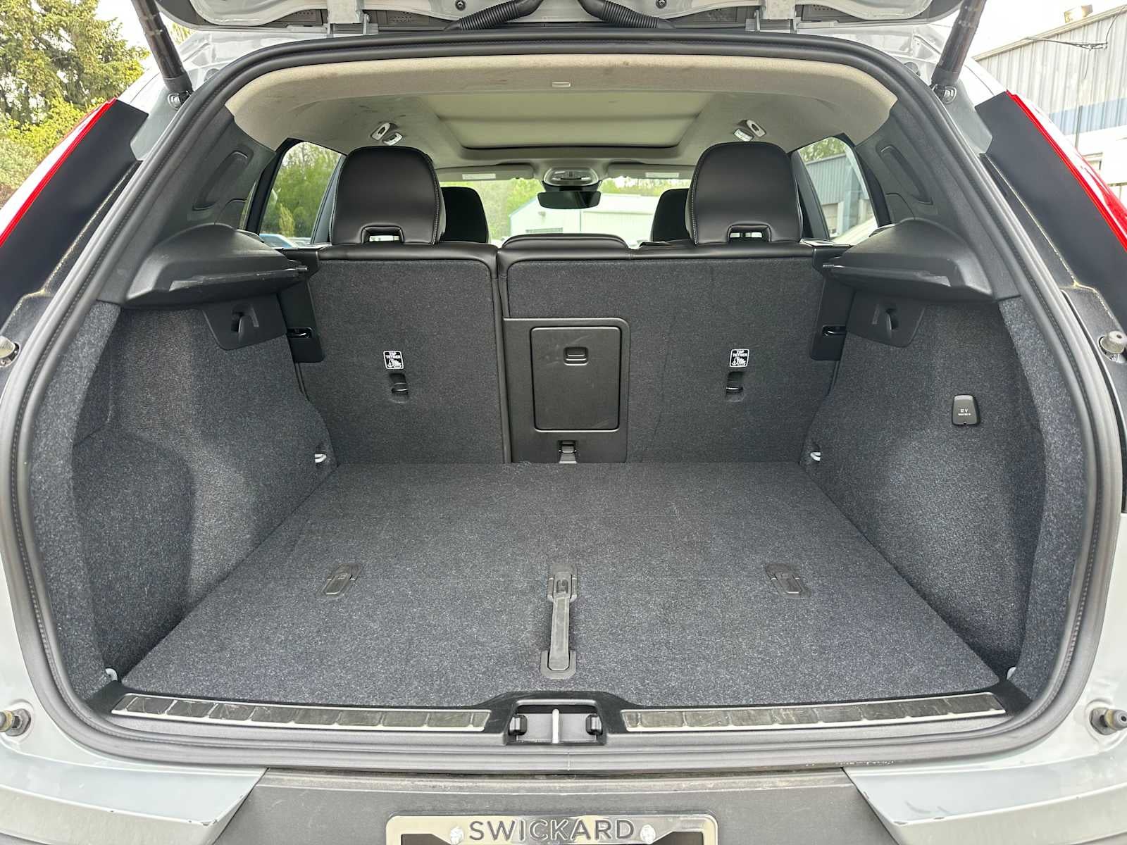 2025 Volvo XC40 Plus Bright Theme