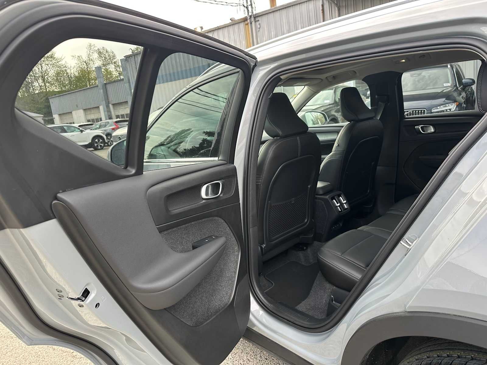 2025 Volvo XC40 Plus Bright Theme