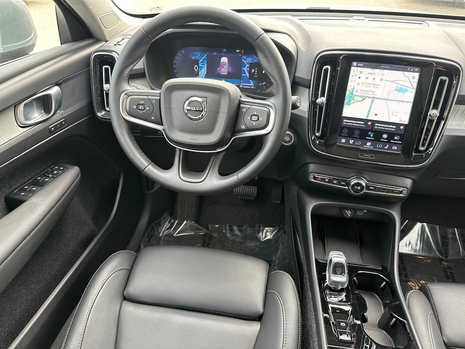 2025 Volvo XC40 Plus Bright Theme