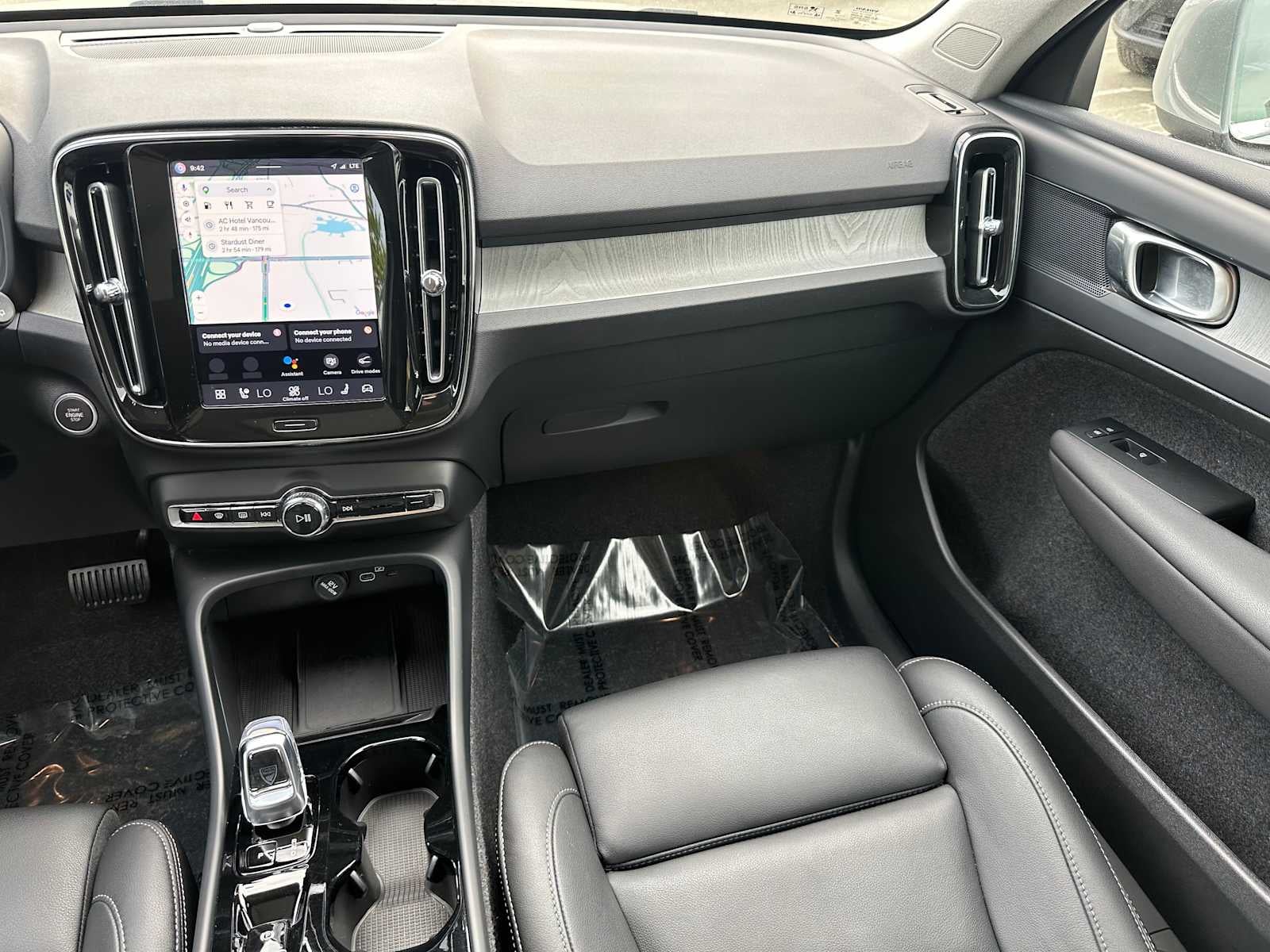 2025 Volvo XC40 Plus Bright Theme