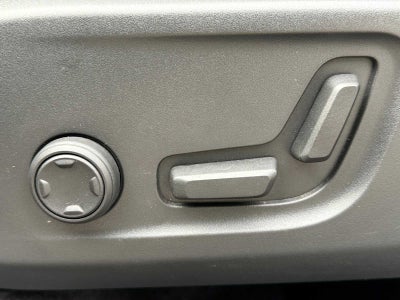 2025 Volvo XC40 Plus Bright Theme