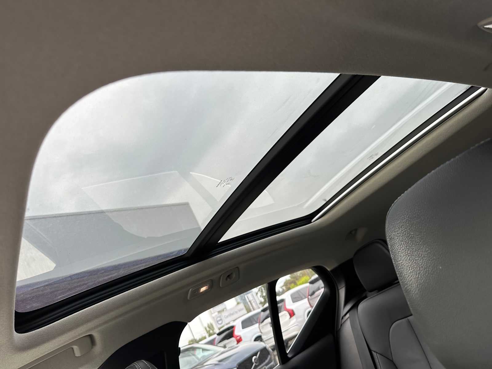 2025 Volvo XC40 Plus Bright Theme
