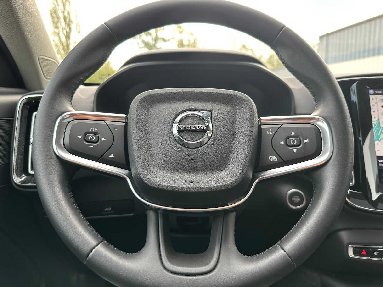 2025 Volvo XC40 Plus Bright Theme