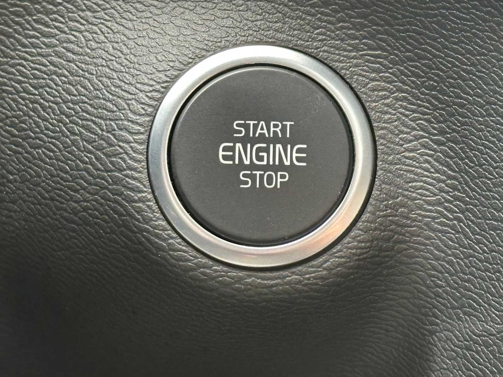 2025 Volvo XC40 Plus Bright Theme