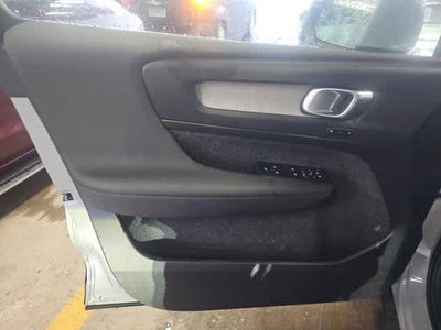 2025 Volvo XC40 Plus Bright Theme