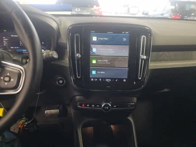 2025 Volvo XC40 Plus Bright Theme