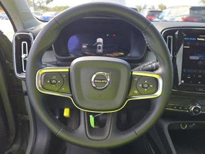 2025 Volvo XC40 Plus Bright Theme
