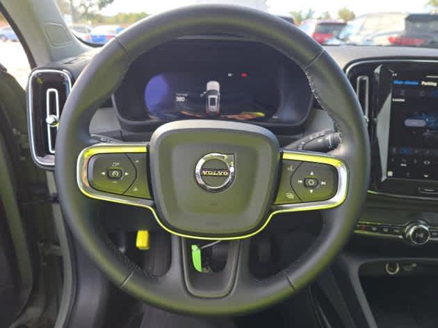 2025 Volvo XC40 Plus Bright Theme