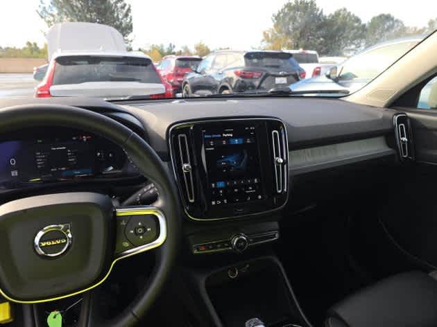 2025 Volvo XC40 Plus Bright Theme