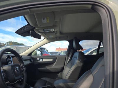 2025 Volvo XC40 Plus Bright Theme