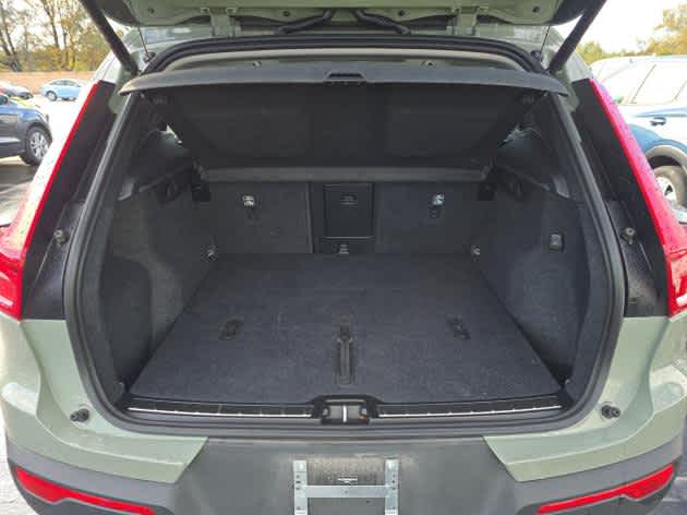 2025 Volvo XC40 Plus Bright Theme