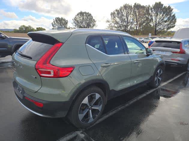 2025 Volvo XC40 Plus Bright Theme