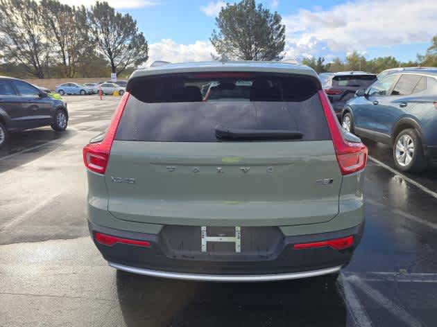 2025 Volvo XC40 Plus Bright Theme