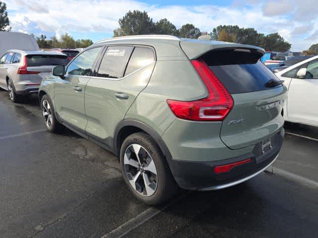 2025 Volvo XC40 Plus Bright Theme