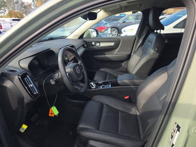 2025 Volvo XC40 Plus Bright Theme