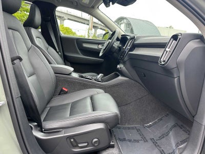 2025 Volvo XC40 Plus Bright Theme