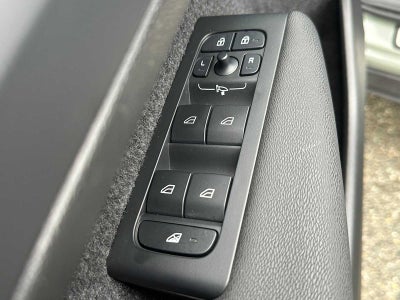 2025 Volvo XC40 Plus Bright Theme
