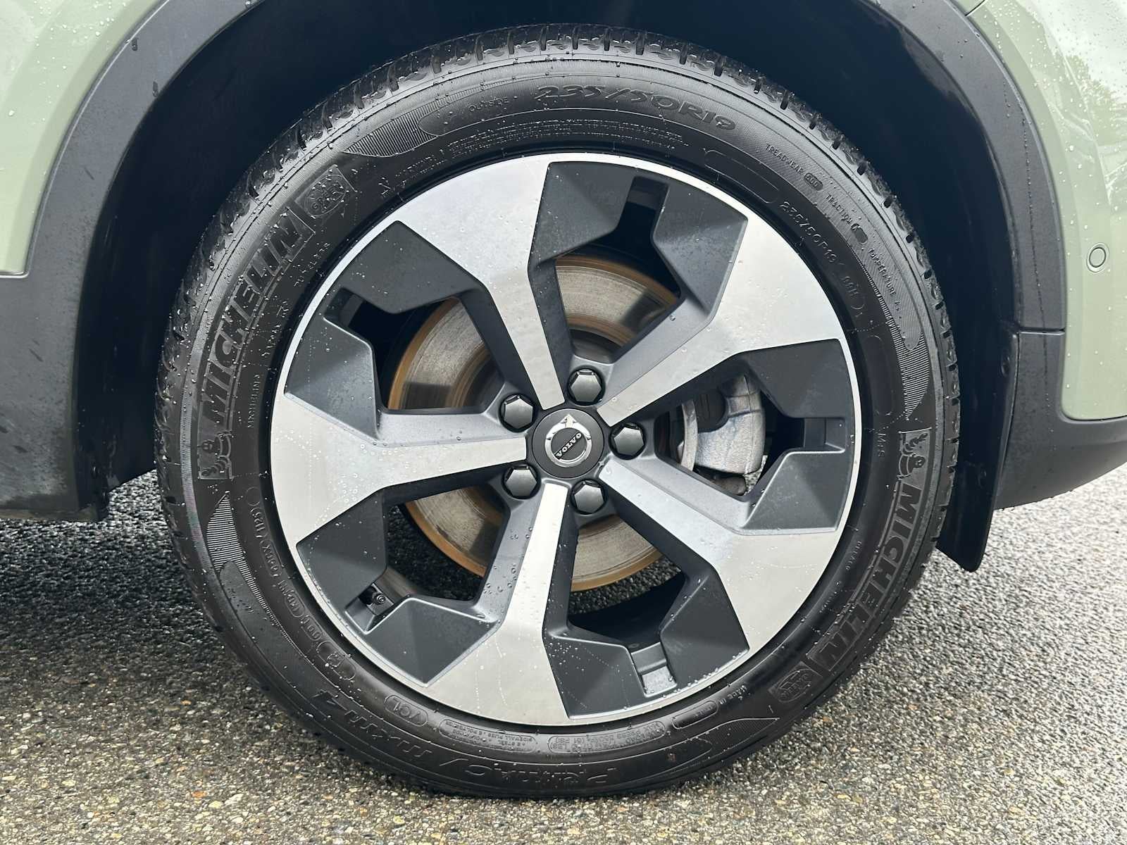 2025 Volvo XC40 Plus Bright Theme