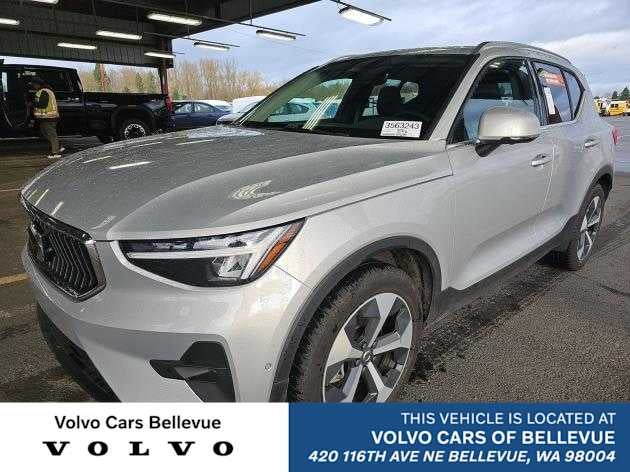 2025 Volvo XC40 Plus Bright Theme