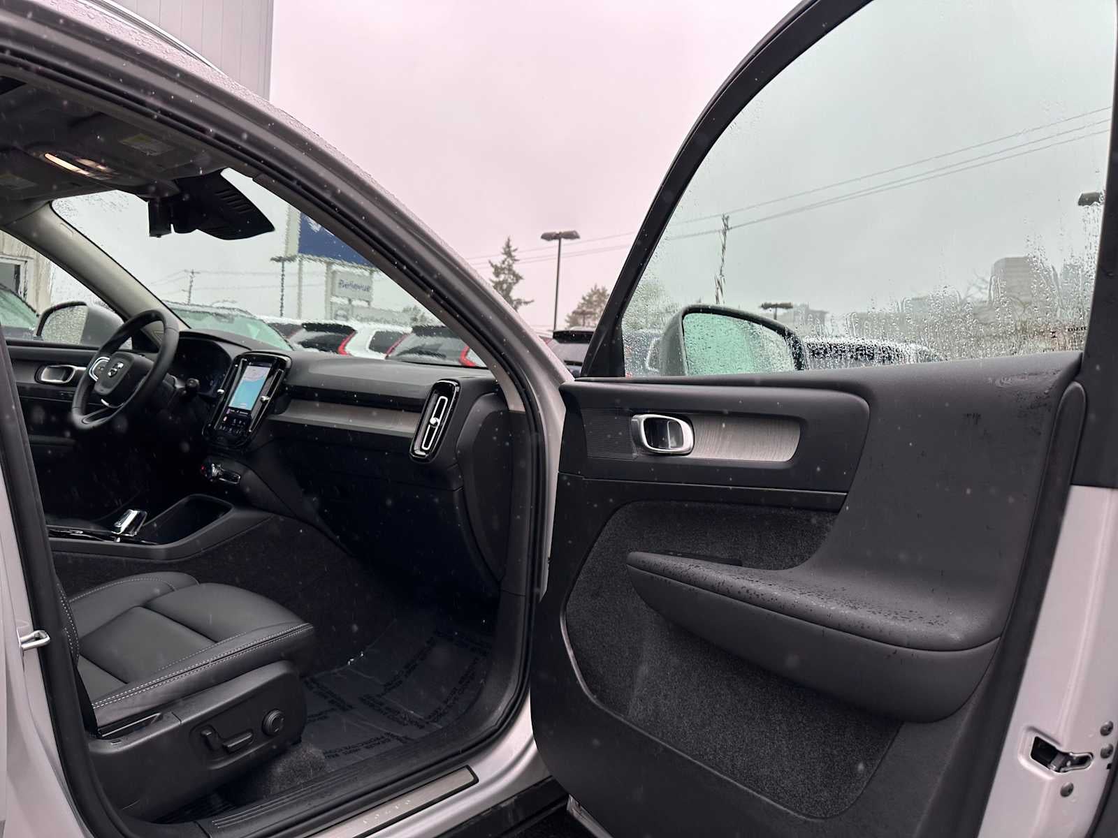 2025 Volvo XC40 Plus Bright Theme