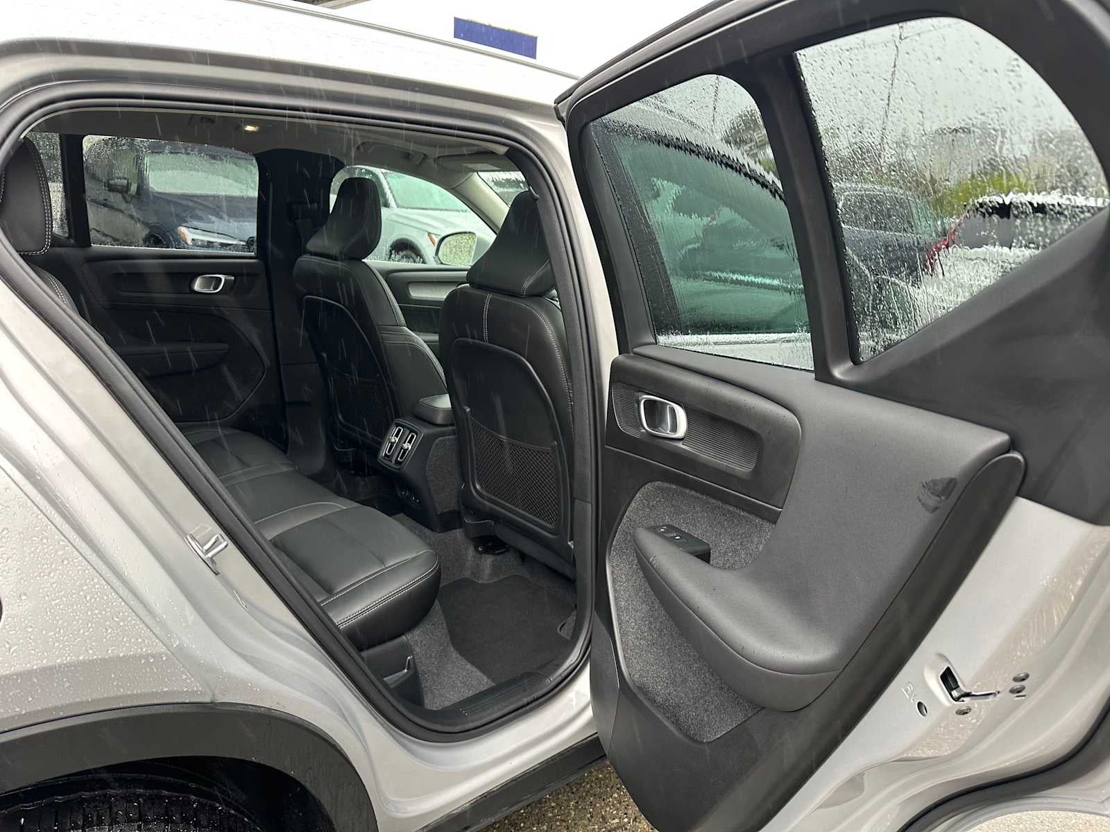 2025 Volvo XC40 Plus Bright Theme