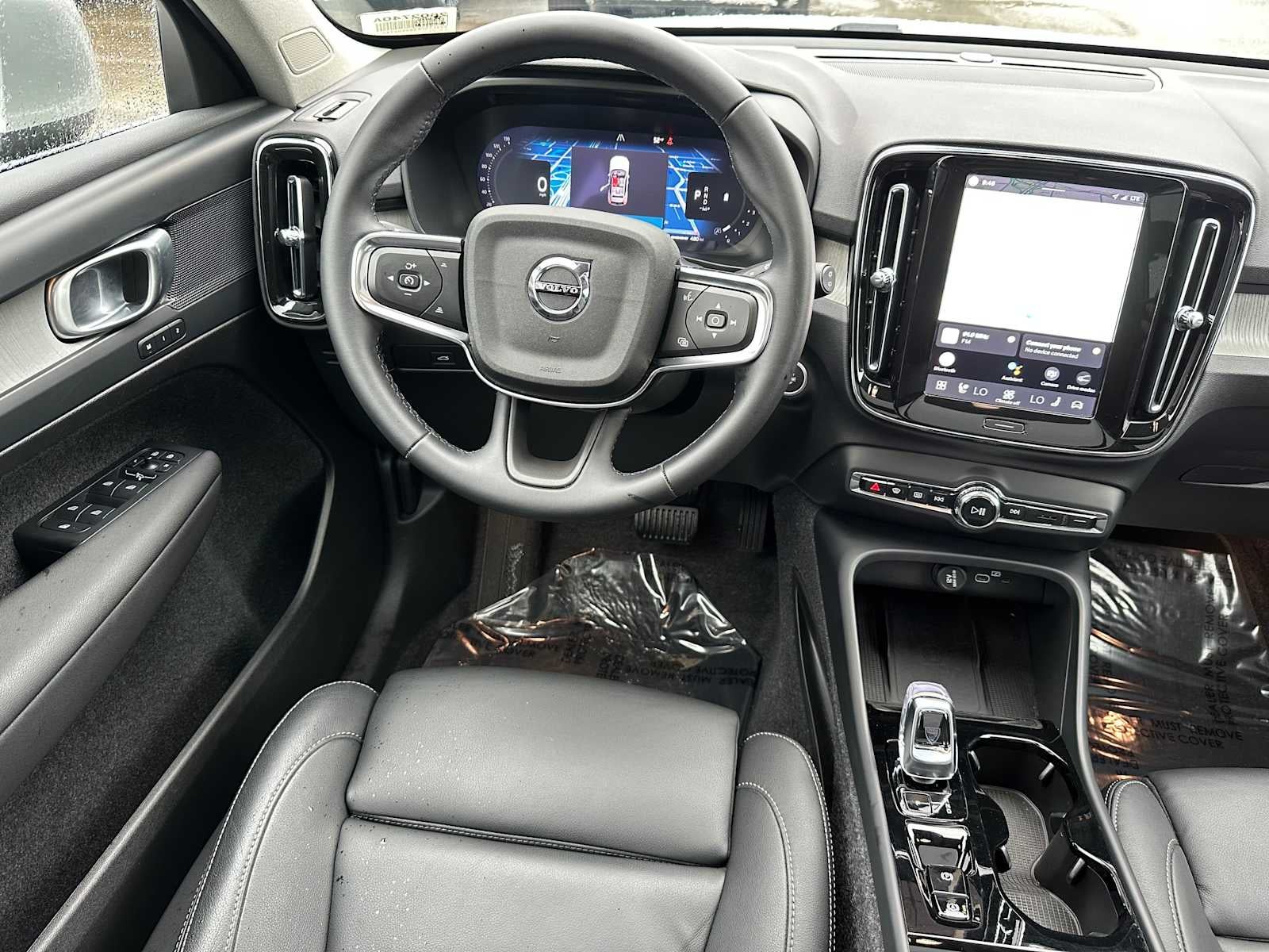 2025 Volvo XC40 Plus Bright Theme