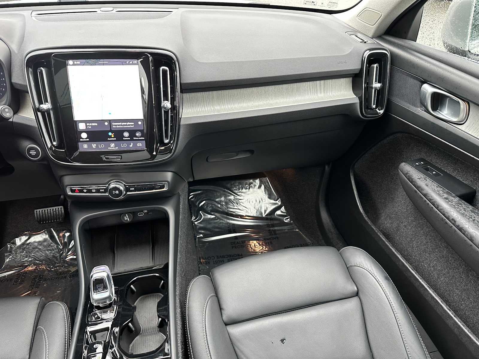 2025 Volvo XC40 Plus Bright Theme