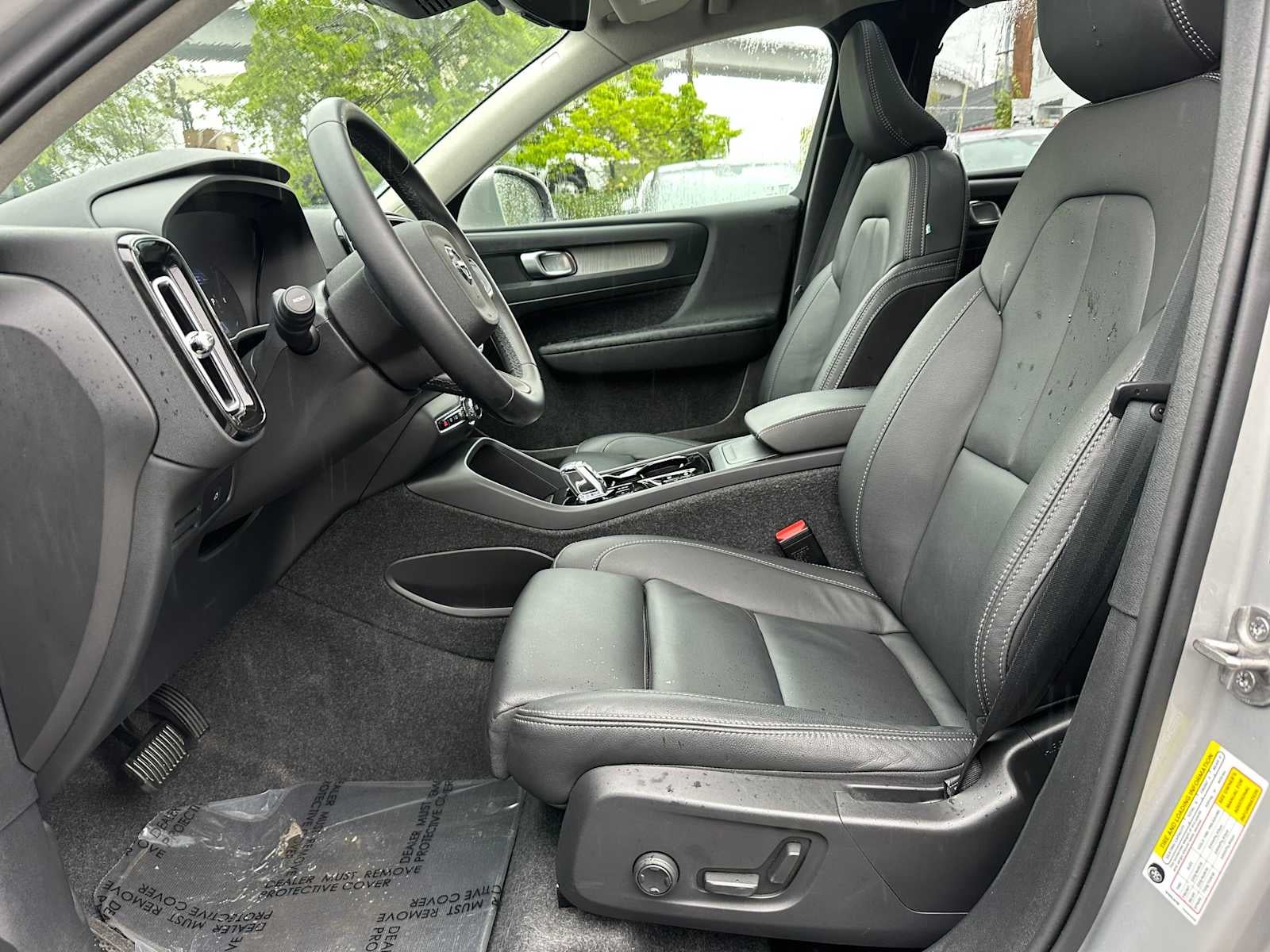 2025 Volvo XC40 Plus Bright Theme