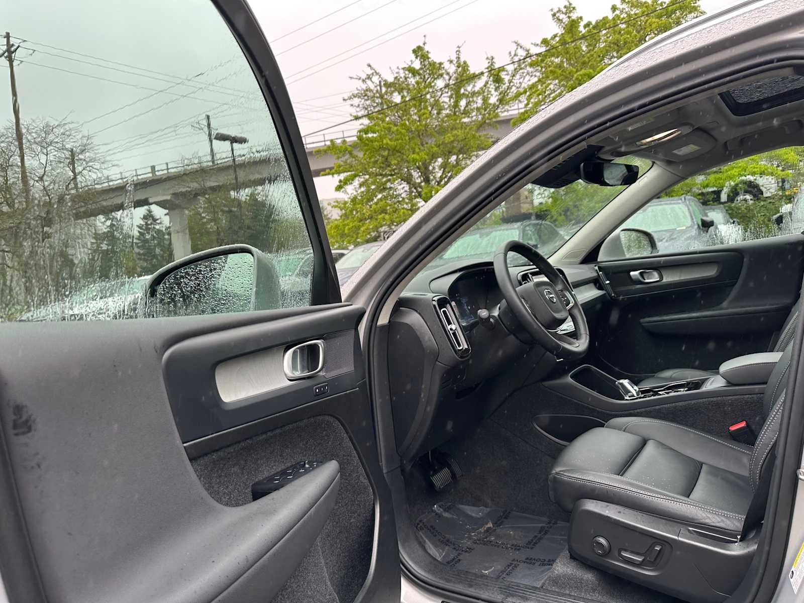 2025 Volvo XC40 Plus Bright Theme