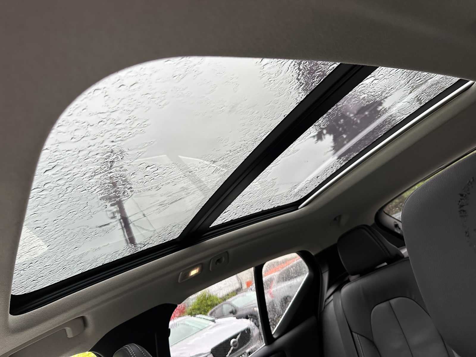 2025 Volvo XC40 Plus Bright Theme