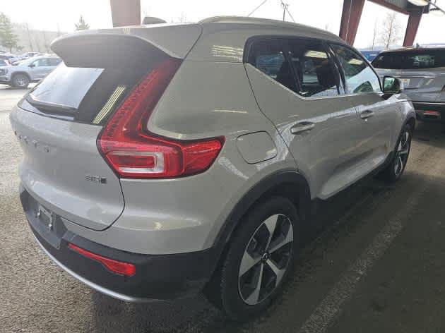 2025 Volvo XC40 Plus Bright Theme