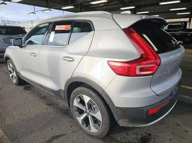 2025 Volvo XC40 Plus Bright Theme