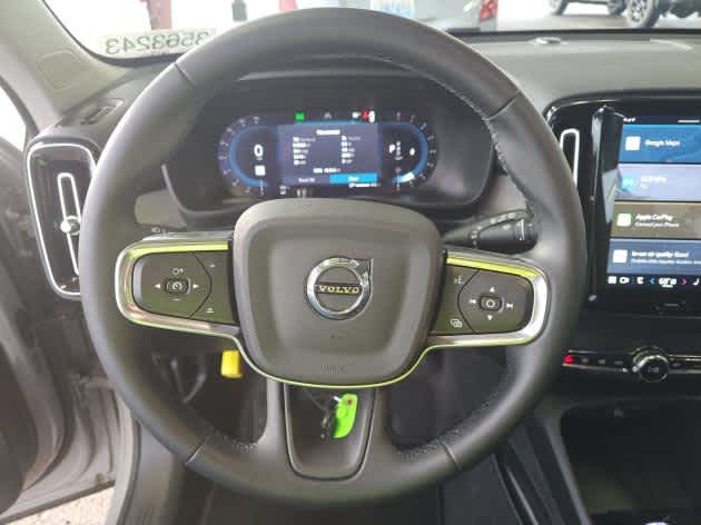 2025 Volvo XC40 Plus Bright Theme