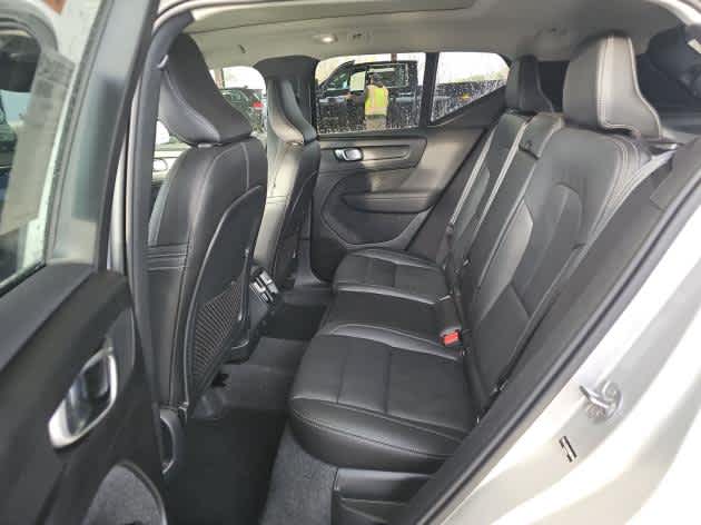 2025 Volvo XC40 Plus Bright Theme