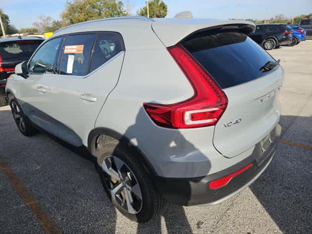 2025 Volvo XC40 Plus Bright Theme