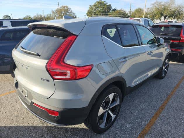 2025 Volvo XC40 Plus Bright Theme