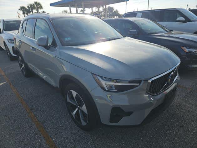 2025 Volvo XC40 Plus Bright Theme
