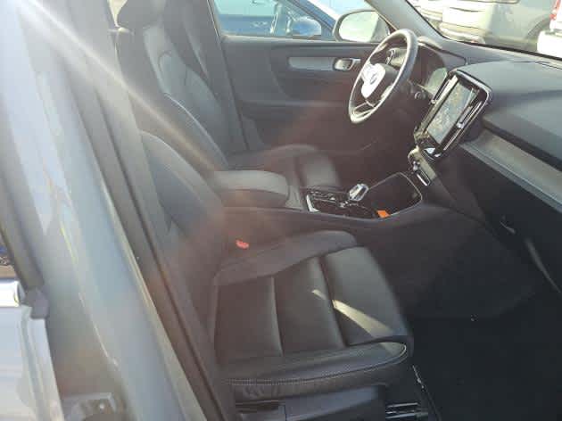 2025 Volvo XC40 Plus Bright Theme