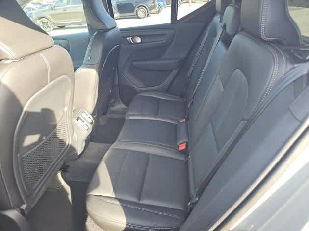 2025 Volvo XC40 Plus Bright Theme