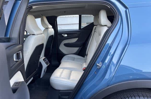 2024 Volvo XC40 Plus Bright Theme